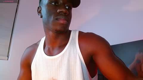 Mylo Wallace  online show from February 11, 2025, 10:39 pm