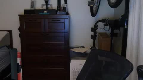 Just hanging out - No pressure online show from June 3, 2026, 4:04 am
