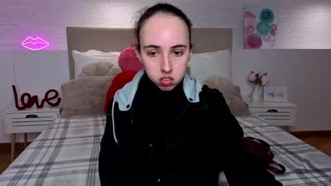 mystic_butterflyy_ online show from April 15, 2026, 7:37 am