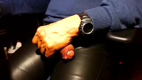 naaapa online show from December 18, 2025, 9:43 pm