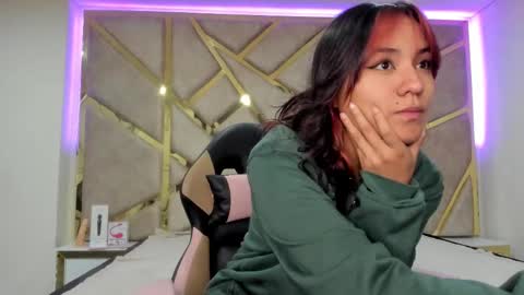 Snapshot of nahia_low chatting on February 18, 2025, 2:59 am  Valeria  online show from February 18, 2025, 2:59 am