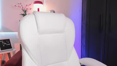 Nahia INDEPENDENT MODEL P online show from April 8, 2026, 9:48 pm