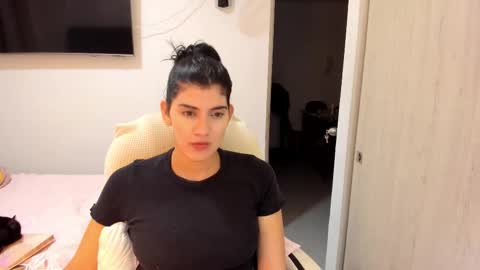 independent model online show from November 19, 2025, 10:43 pm