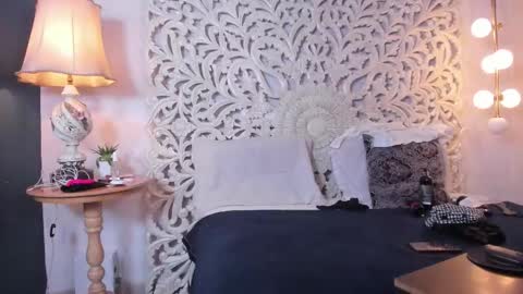 Nahomi  online show from February 18, 2026, 10:33 am