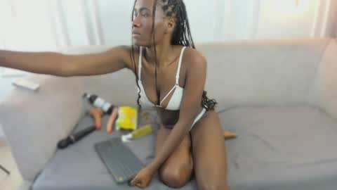 Snapshot of nahomi_williams_ chatting on May 27, 2026, 12:24 pm Nahomi online show from May 27, 2026, 12:24 pm