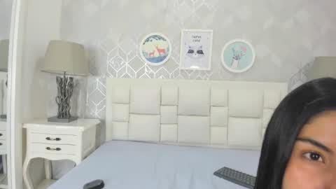 naia_cox online show from May 6, 2026, 3:35 am