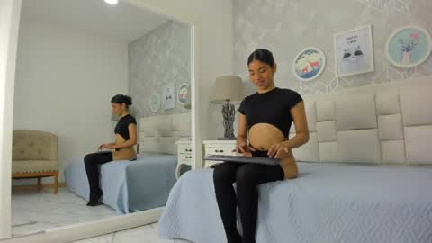 naia_cox online show from May 25, 2026, 3:34 am