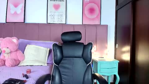 Naia online show from February 12, 2026, 7:31 pm