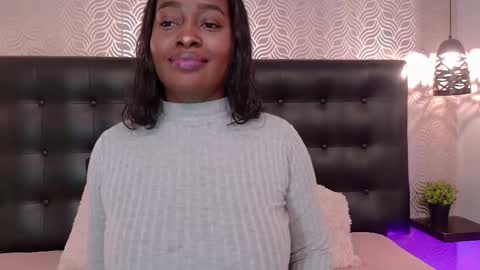 naiaramasson_ online show from March 26, 2026, 12:33 pm