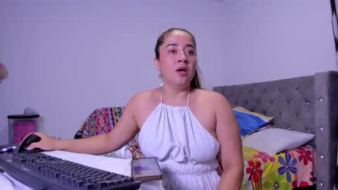Natalia Flores online show from February 3, 2026, 2:53 am