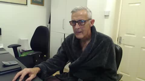 nakedcarpenteruk online show from December 20, 2025, 2:24 pm