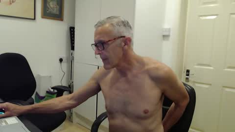 Snapshot of nakedcarpenteruk chatting on June 3, 2026, 4:23 pm nakedcarpenteruk online show from June 3, 2026, 4:23 pm