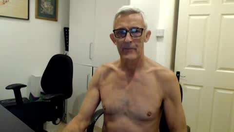 Snapshot of nakedcarpenteruk chatting on June 14, 2026, 10:50 am nakedcarpenteruk online show from June 14, 2026, 10:50 am