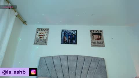 NamiThompson online show from April 22, 2026, 11:50 pm