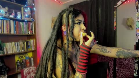 Val  online show from October 6, 2025, 1:14 am