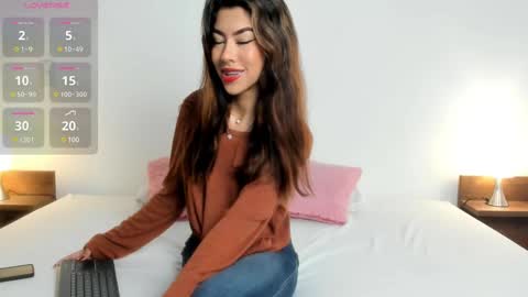 nany_model25 online show from March 5, 2025, 2:01 pm