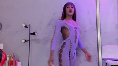 Snapshot of naomi__blair chatting on April 25, 2026, 4:04 am Naomi Blair online show from April 25, 2026, 4:04 am