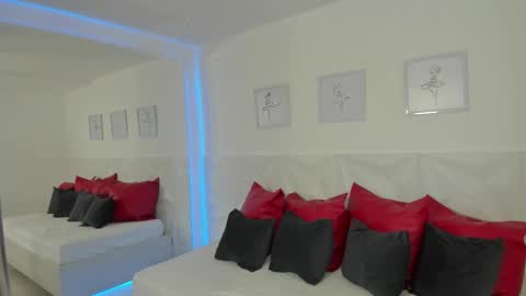 Snapshot of naomi_amoretti chatting on February 25, 2026, 4:49 pm Naomi Amoretti online show from February 25, 2026, 4:49 pm