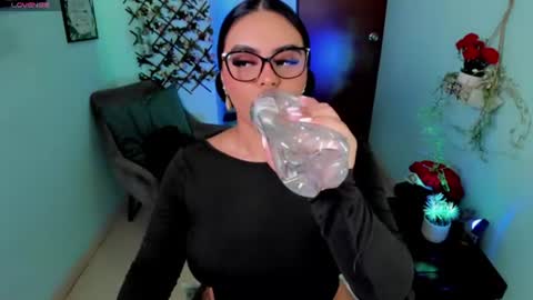 naomi_aniston online show from June 9, 2026, 2:06 pm