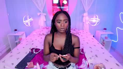 Snapshot of naomi_campell chatting on February 18, 2026, 8:27 pm Naomi online show from February 18, 2026, 8:27 pm