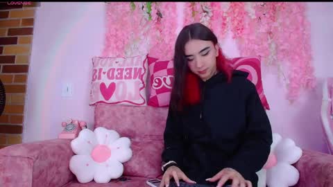 Snapshot of naomi_femme chatting on May 18, 2026, 10:32 am naomi_femme online show from May 18, 2026, 10:32 am
