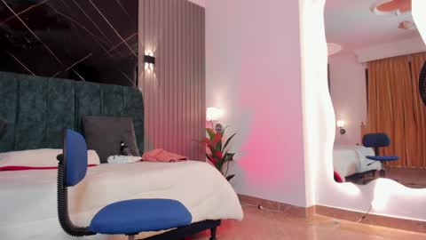 Naomi online show from April 11, 2026, 12:09 pm