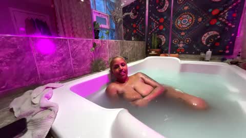 Naomigiirl6 online show from March 6, 2025, 10:47 pm