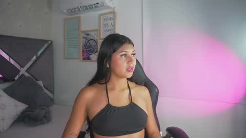 Naomi-Gray  online show from April 25, 2026, 7:11 pm