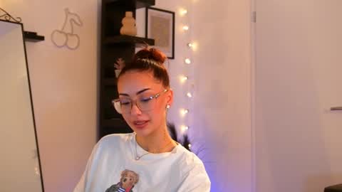 naomii_20 online show from November 7, 2025, 3:12 pm