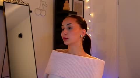 naomii_20 online show from November 18, 2025, 8:46 pm