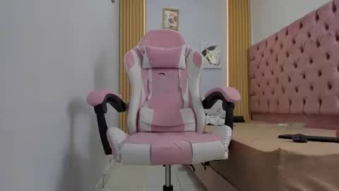 Snapshot of naomis_35 chatting on September 22, 2025, 8:22 pm naomis_35 online show from September 22, 2025, 8:22 pm