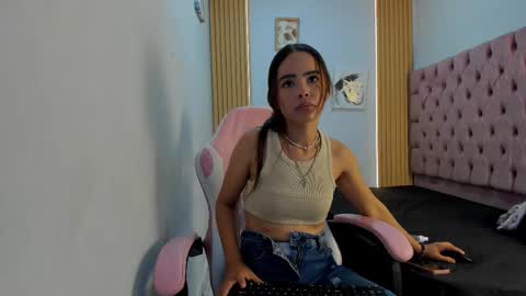 Snapshot of naomis_35 chatting on October 9, 2025, 8:18 pm naomis_35 online show from October 9, 2025, 8:18 pm