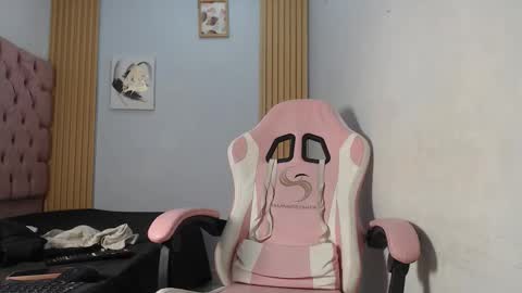 Snapshot of naomis_35 chatting on November 27, 2025, 7:49 pm naomis_35 online show from November 27, 2025, 7:49 pm