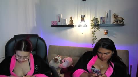 Snapshot of naomy_hot04 chatting on May 13, 2026, 9:06 am naomy online show from May 13, 2026, 9:06 am