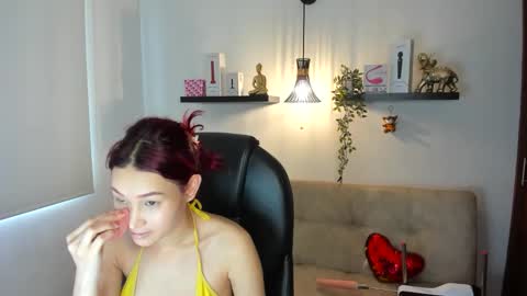 Snapshot of naomy_hot04 chatting on May 17, 2026, 8:38 pm naomy online show from May 17, 2026, 8:38 pm