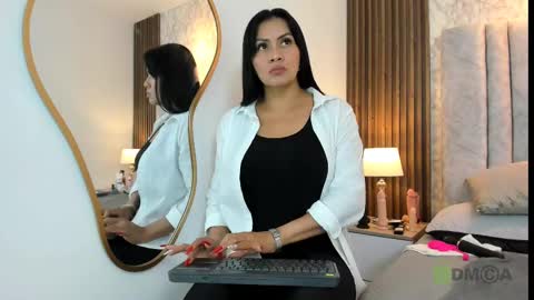 Naomy Smith online show from March 1, 2025, 6:43 pm