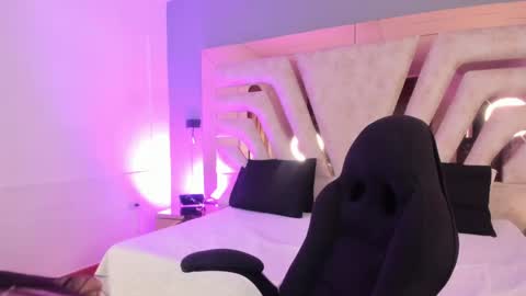 Natacha  online show from April 22, 2026, 11:23 am