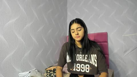 Snapshot of natalia_aguirre chatting on January 4, 2025, 12:27 pm Naty online show from January 4, 2025, 12:27 pm