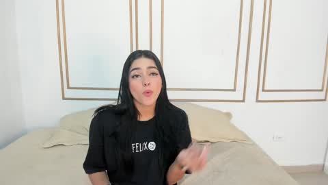 Snapshot of natalia_aguirre chatting on January 25, 2025, 12:26 pm Naty online show from January 25, 2025, 12:26 pm