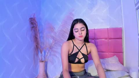 Snapshot of natalia_aguirre chatting on February 18, 2025, 3:54 pm Naty online show from February 18, 2025, 3:54 pm