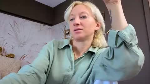 Snapshot of natalie_bitton chatting on June 23, 2026, 6:33 am Natalie online show from June 23, 2026, 6:33 am