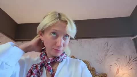 Snapshot of natalie_bitton chatting on July 7, 2026, 7:23 am Natalie online show from July 7, 2026, 7:23 am