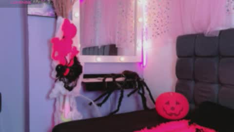 natalliapradas online show from October 27, 2025, 5:06 pm