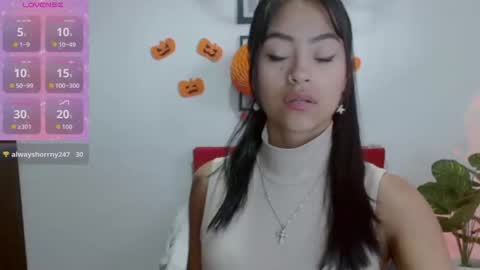 Nataly Escobar online show from October 30, 2025, 12:39 pm