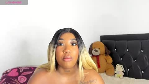 Snapshot of natassha_brown chatting on February 14, 2025, 1:23 am Natassha  online show from February 14, 2025, 1:23 am
