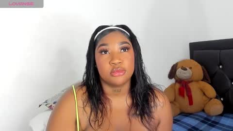 Snapshot of natassha_brown chatting on March 5, 2025, 12:05 am Natassha  online show from March 5, 2025, 12:05 am