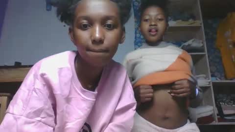 nathalia069 online show from May 31, 2026, 6:53 pm