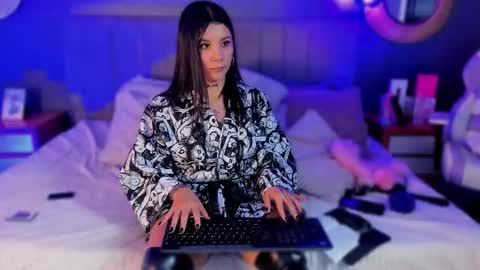 nathalia stone  online show from March 26, 2026, 3:34 am