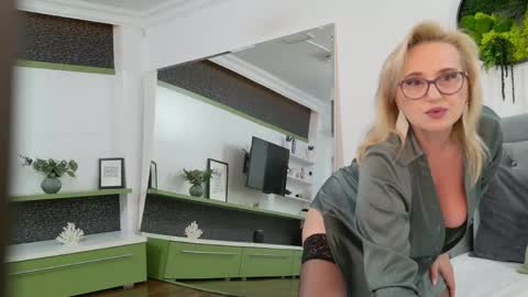 Nathalie online show from April 18, 2026, 12:25 am