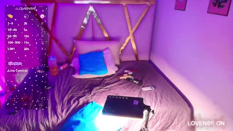 Snapshot of naturall_latina_ chatting on December 4, 2024, 9:18 am Sofia online show from December 4, 2024, 9:18 am